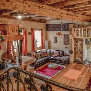 https://the-dragon-barn-studio.midi-pyreneeshotels.com